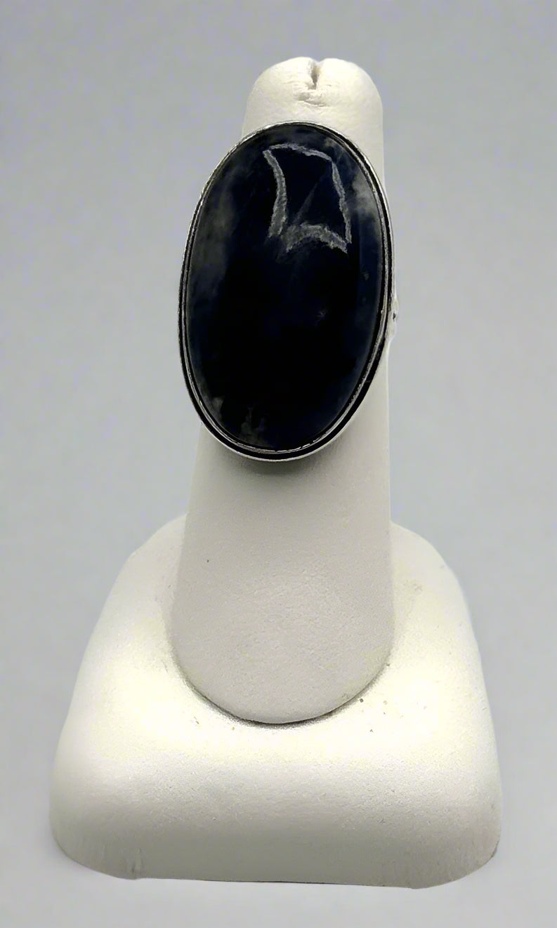 Sterling Silver Oval Ring with Deep Blue Stone – Size 6.5