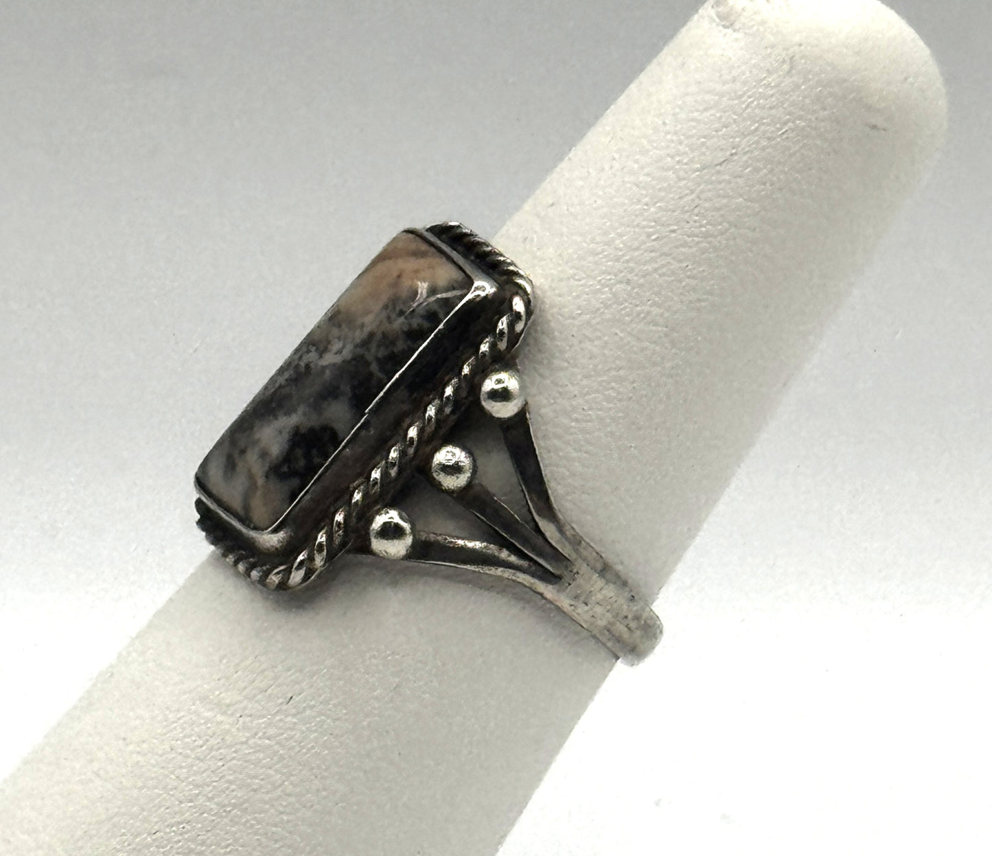 Vintage Sterling Silver Ring with Rectangular Agate – Size 7.5
