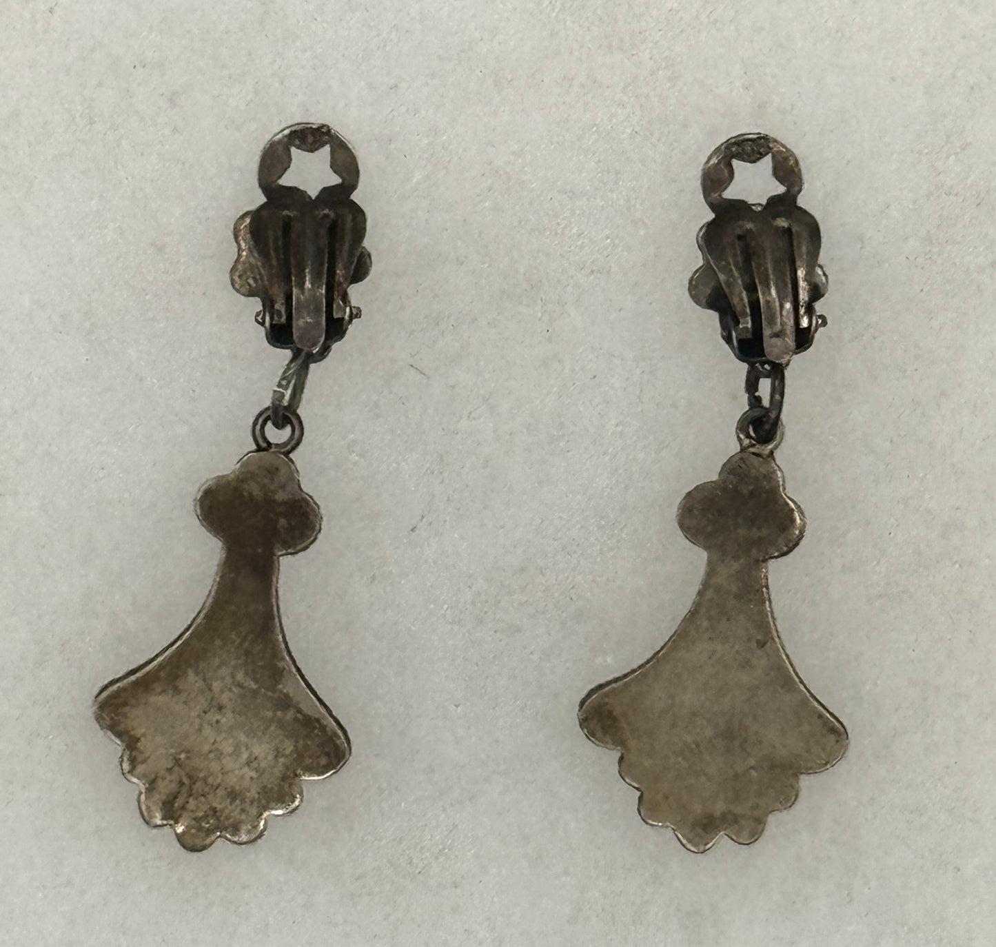 Mid-Century 800 Silver Filigree Clip-On Earrings with Peking Green Glass
