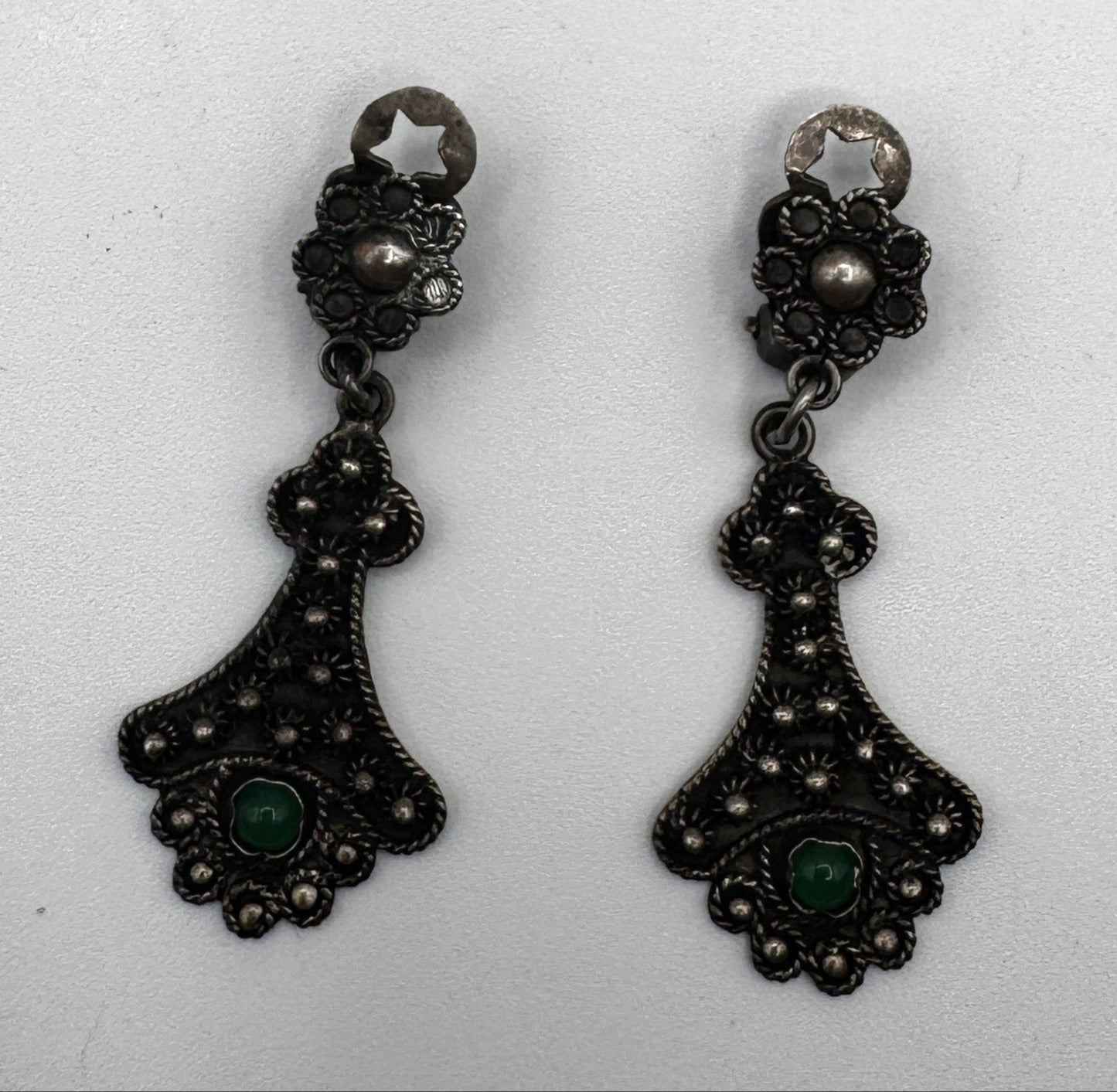 Mid-Century 800 Silver Filigree Clip-On Earrings with Peking Green Glass