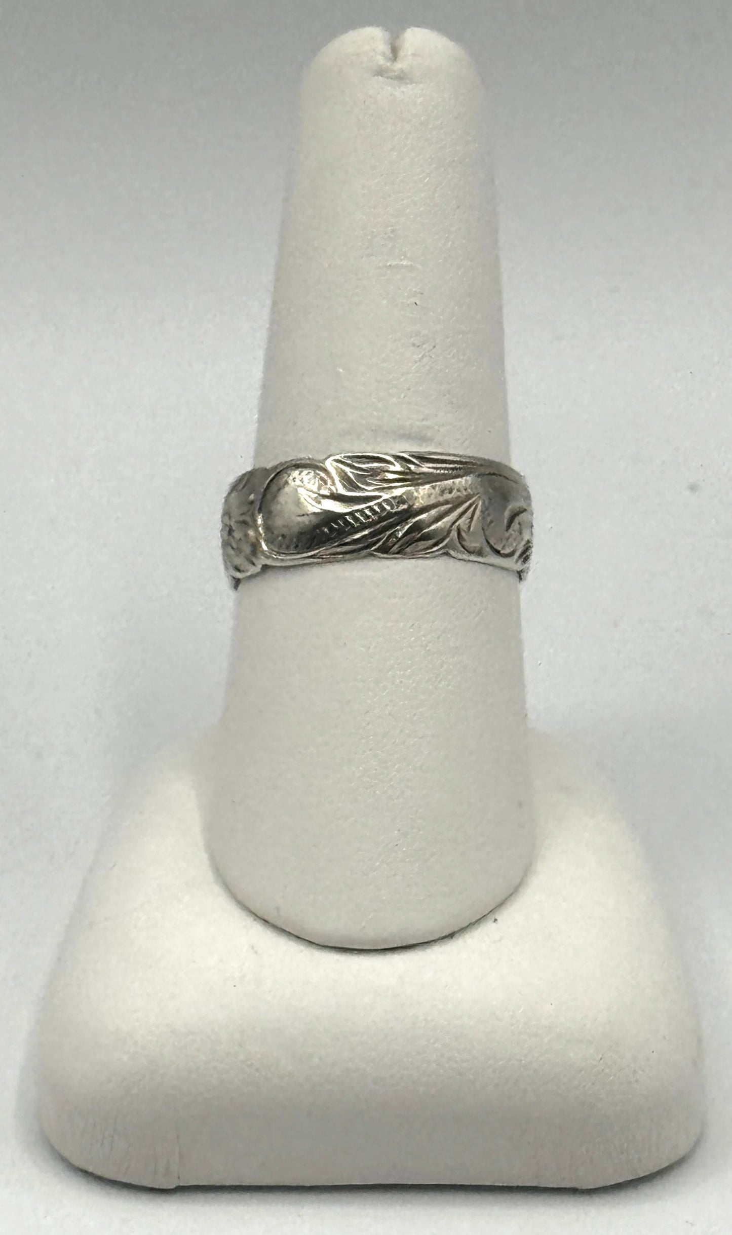 Sterling Silver Carved Floral Band Ring – Size 9