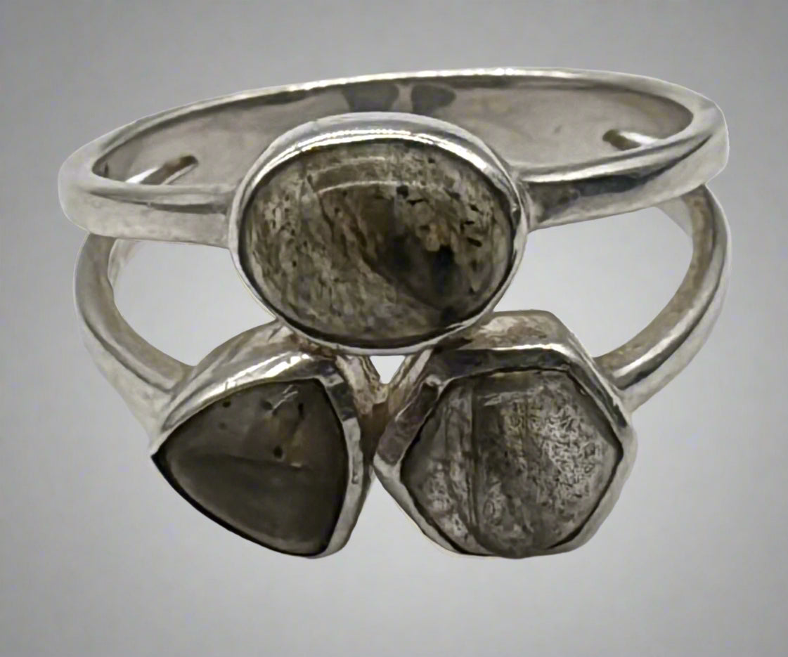 Sterling Silver Labradorite Ring – 3-Stone Design – Size 10.5