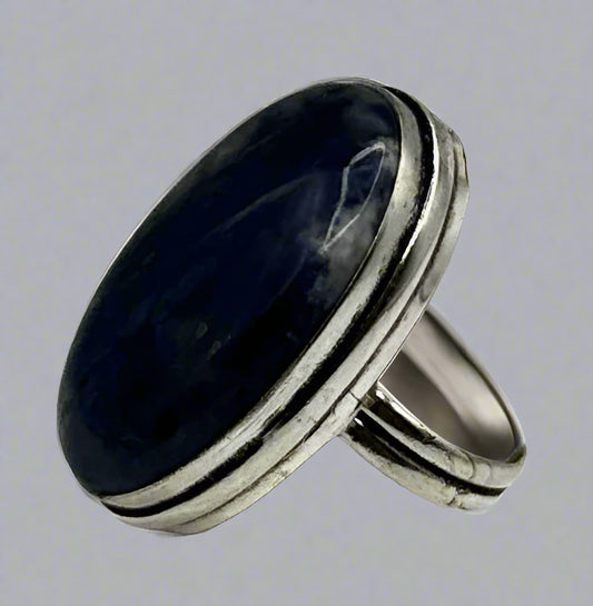Sterling Silver Oval Ring with Deep Blue Stone – Size 6.5