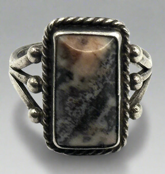 Vintage Sterling Silver Ring with Rectangular Agate – Size 7.5