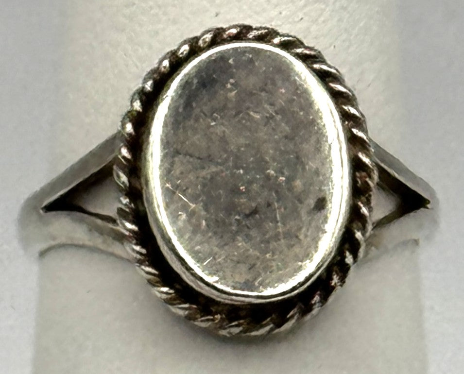 Sterling Silver Vintage Engravable Oval Ring – Size 5.5