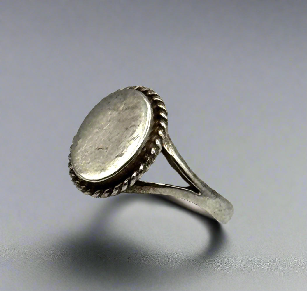 Sterling Silver Vintage Engravable Oval Ring – Size 5.5